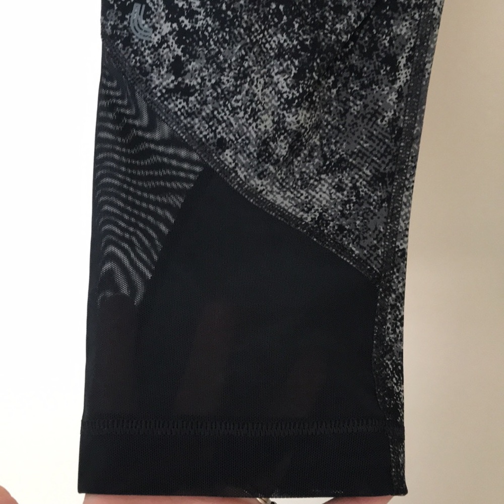 Like New Lole Workout Capri.‎ Medium - Picture 5 of 8